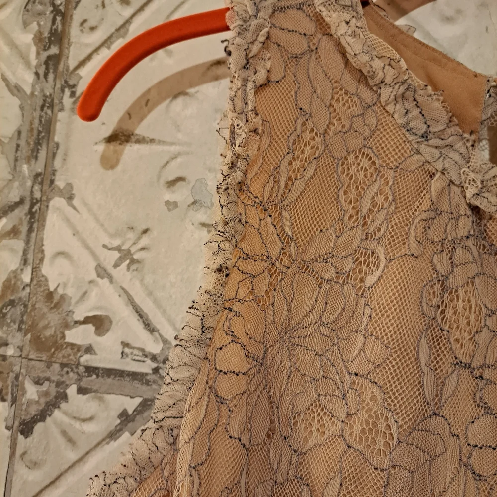 WAYF LACE FLORAL TANK TOP IN SIZE M - Picture 6 of 12